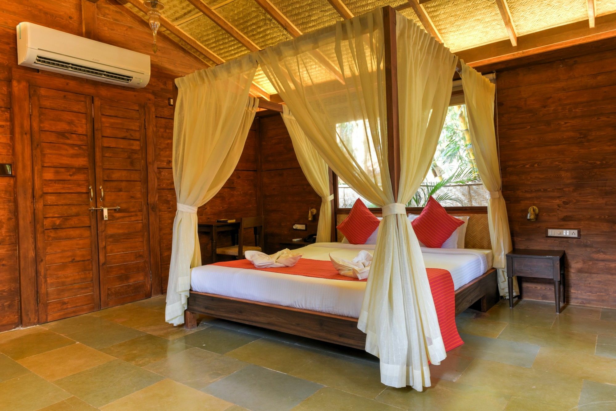 Hotel Village
